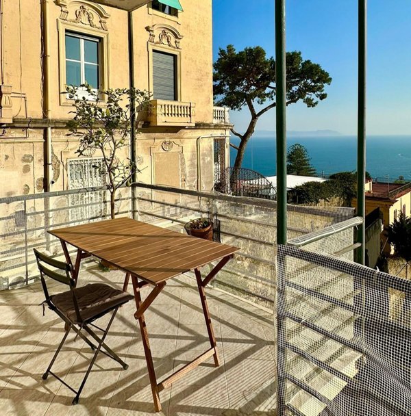 appartamento in vendita a Napoli in zona Chiaia