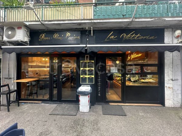 negozio in vendita a Napoli in zona Capodimonte / Colli Aminei