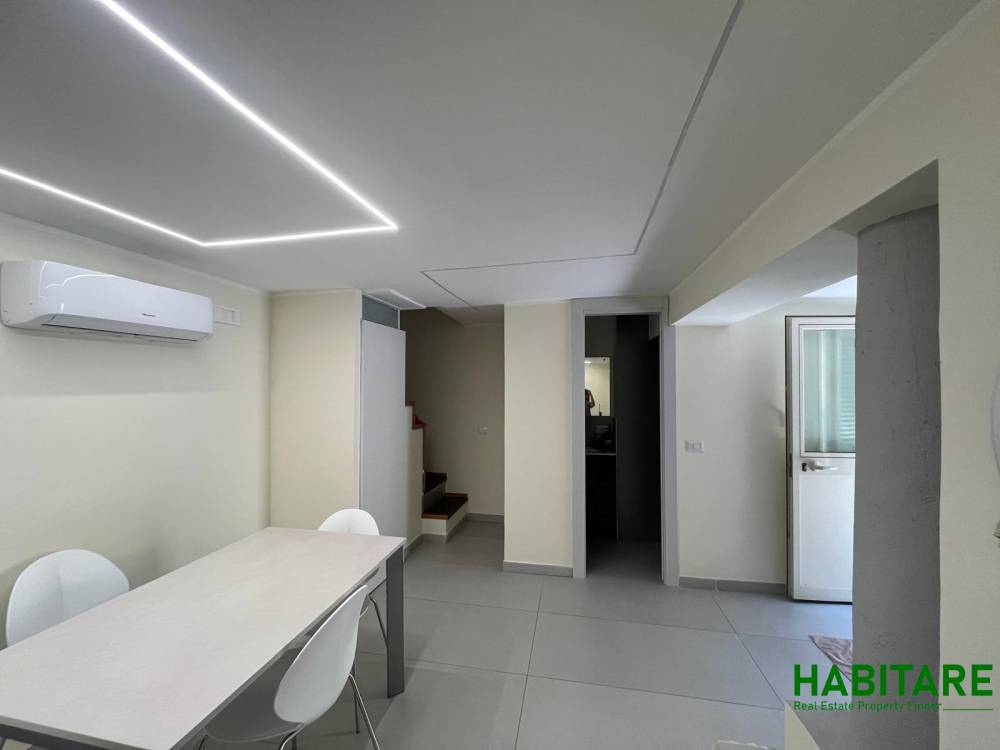 appartamento in vendita a Napoli in zona Chiaia