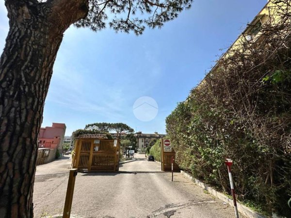 appartamento in vendita a Napoli in zona Bagnoli
