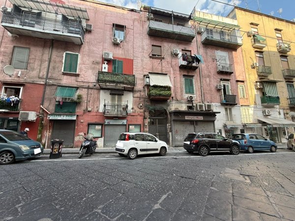 appartamento in vendita a Napoli in zona San Carlo all'Arena
