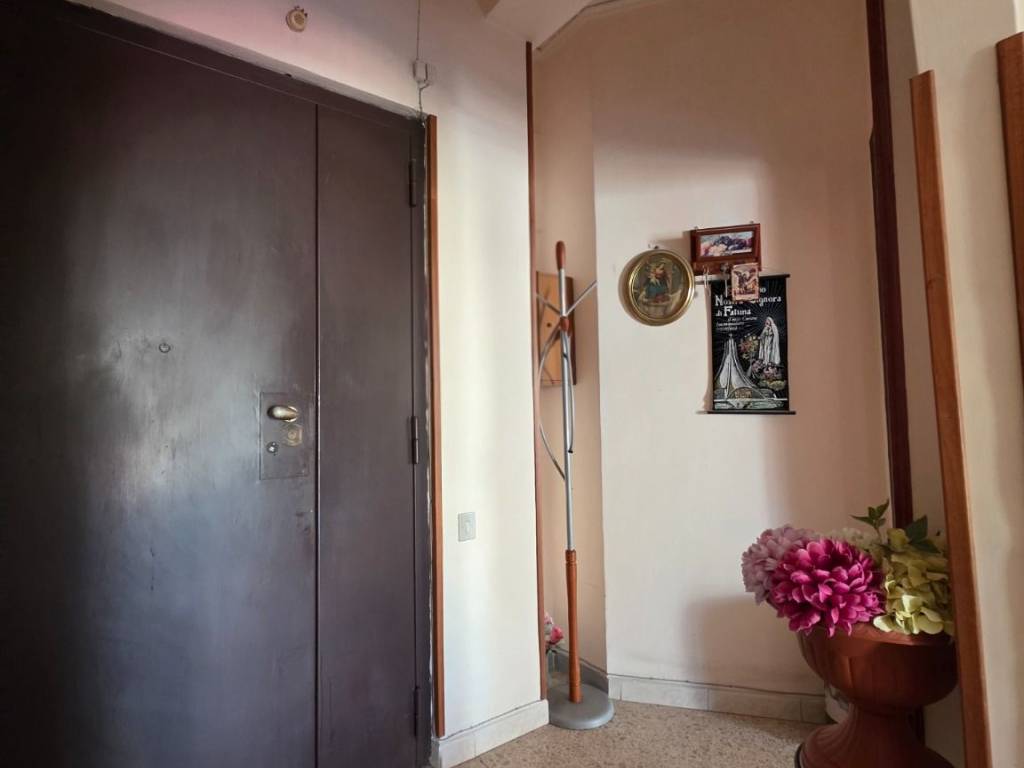 appartamento in vendita a Napoli in zona San Carlo all'Arena