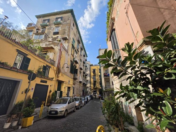 appartamento in vendita a Napoli in zona Stella