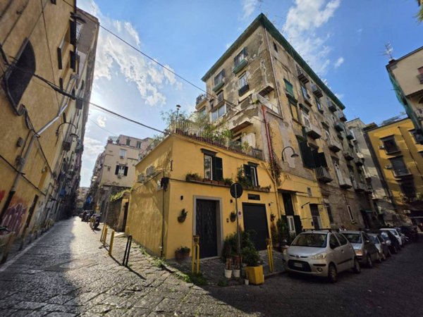 appartamento in vendita a Napoli in zona Stella