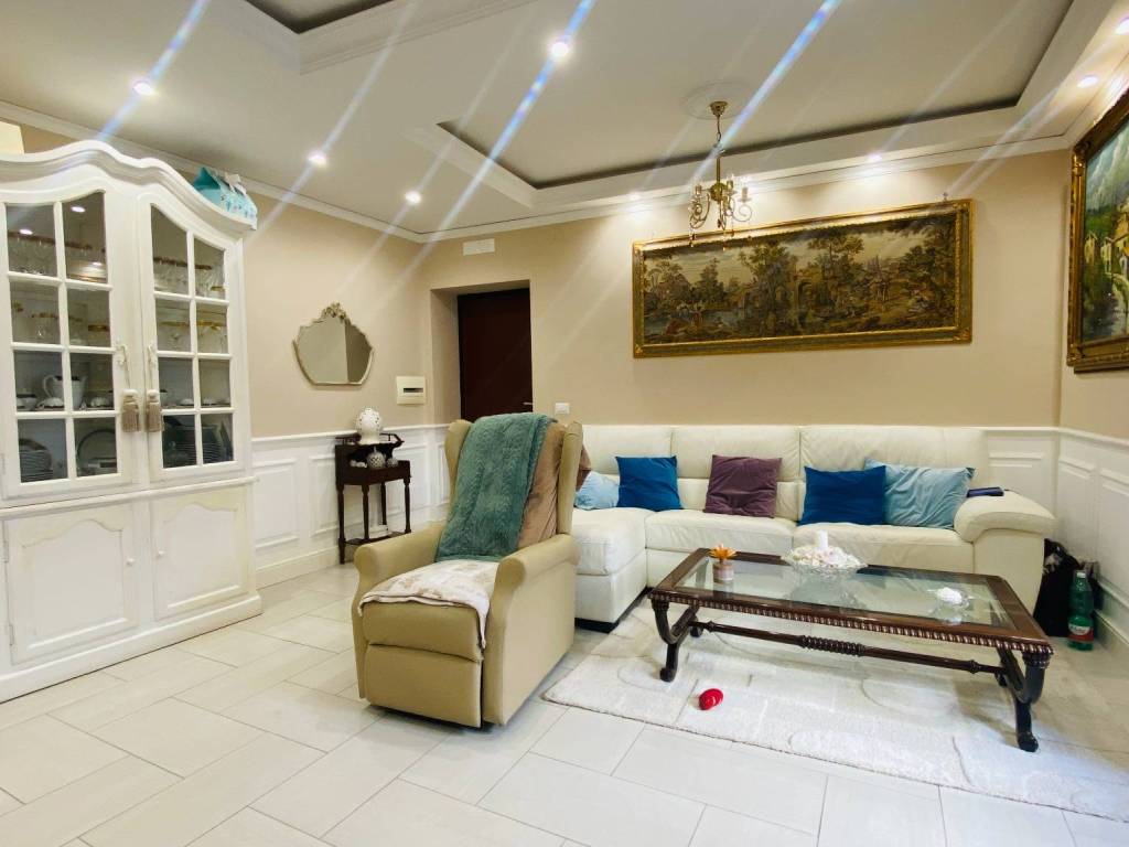 appartamento in vendita a Napoli in zona Stella