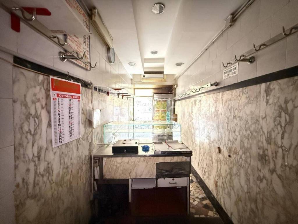 negozio in vendita a Napoli in zona Chiaia