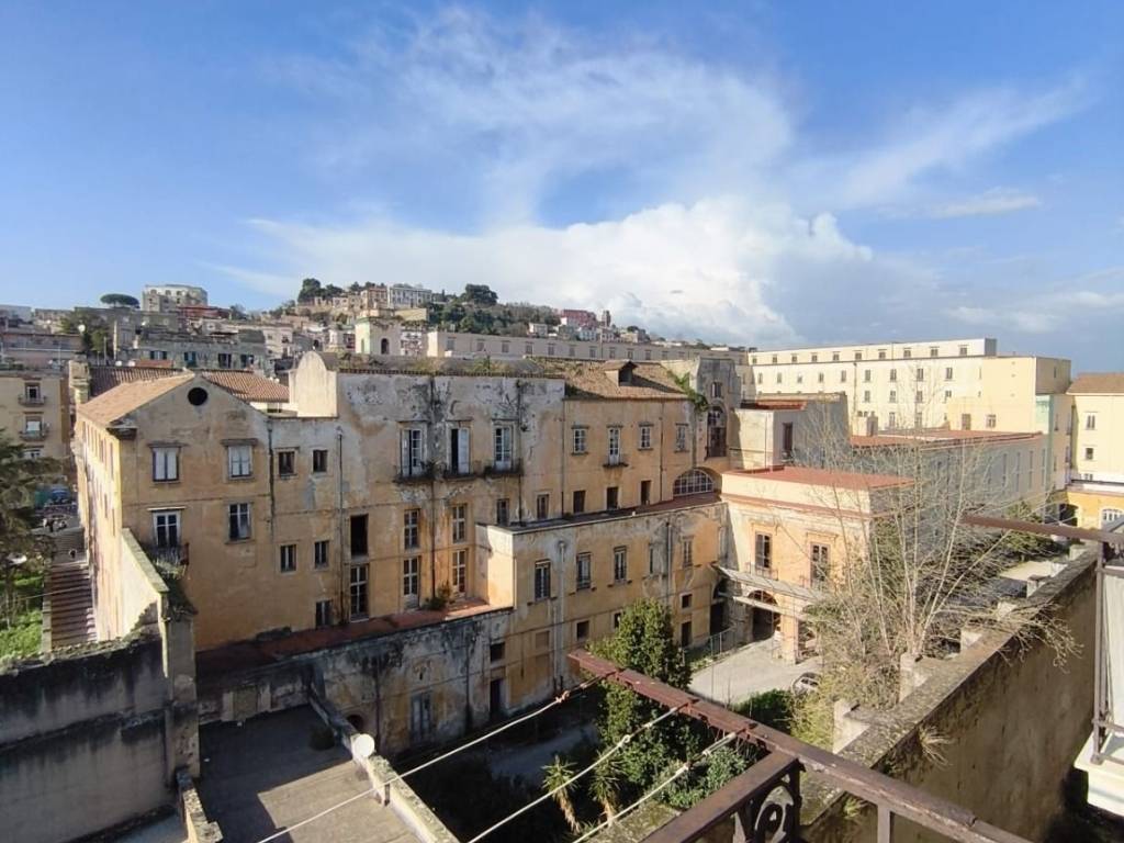 appartamento in vendita a Napoli in zona Stella