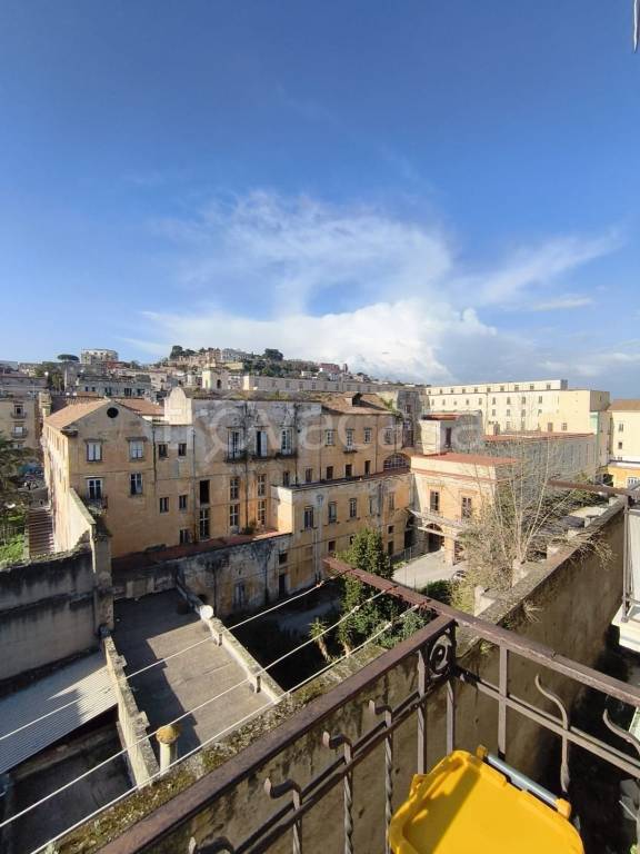 appartamento in vendita a Napoli in zona Stella