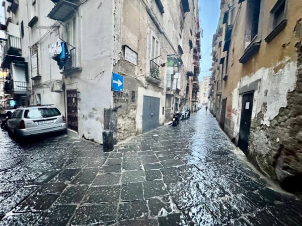 appartamento in vendita a Napoli in zona San Carlo all'Arena