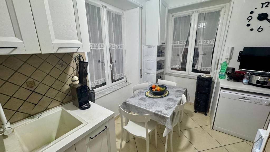 appartamento in vendita a Napoli in zona Stella