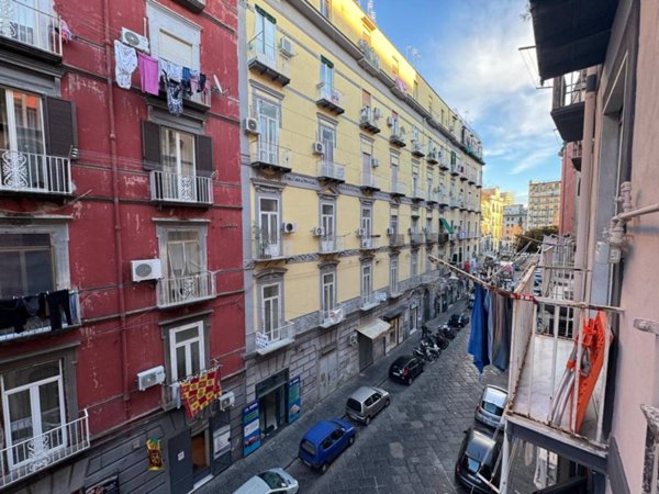 appartamento in vendita a Napoli in zona San Carlo all'Arena