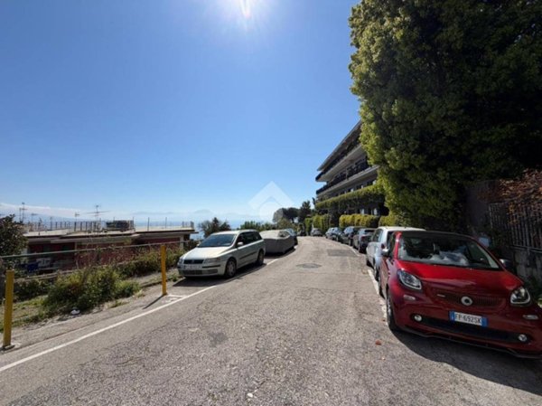 negozio in vendita a Napoli in zona Vomero