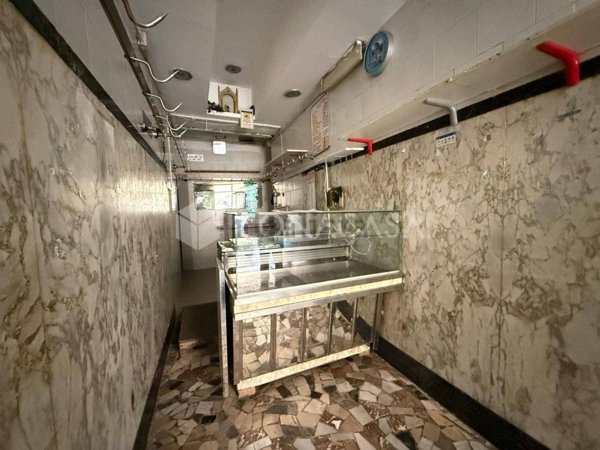 locale commerciale in vendita a Napoli