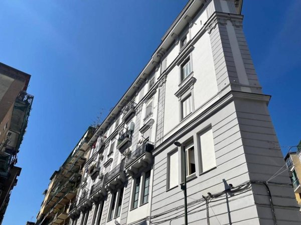 appartamento in vendita a Napoli in zona San Carlo all'Arena