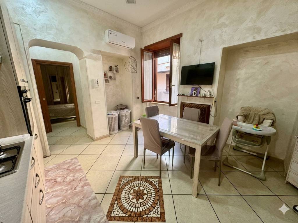 appartamento in vendita a Napoli in zona Stella