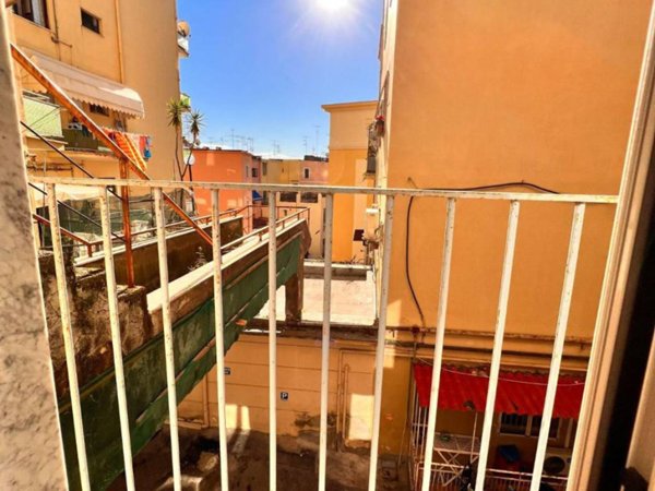 appartamento in vendita a Napoli in zona Chiaia