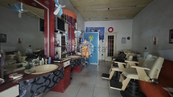 locale commerciale in vendita a Napoli in zona Pendino / San Giuseppe