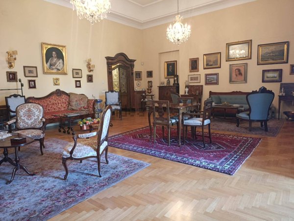 appartamento in vendita a Napoli in zona San Lorenzo