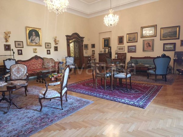 appartamento in vendita a Napoli in zona San Lorenzo
