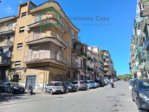 negozio in vendita a Napoli in zona Capodichino