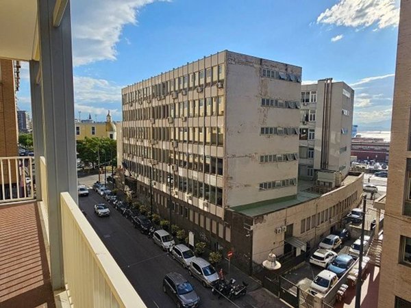 appartamento in vendita a Napoli in zona Porto
