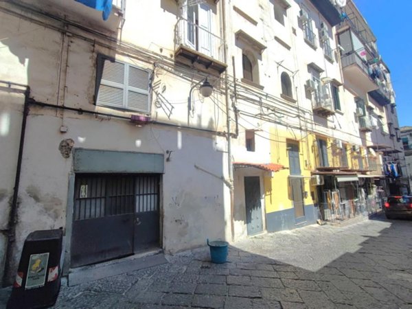 locale commerciale in vendita a Napoli