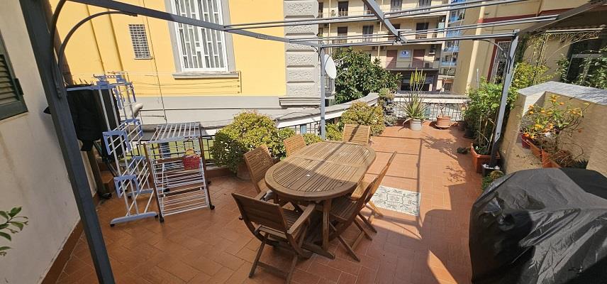 casa indipendente in vendita a Napoli in zona Chiaia