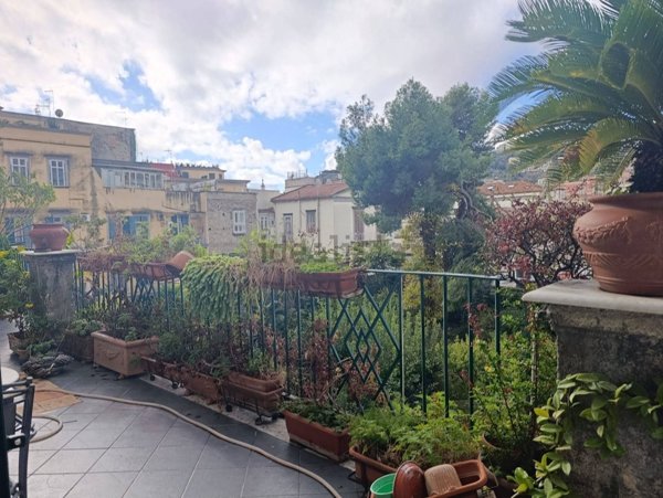 appartamento in vendita a Napoli in zona San Lorenzo