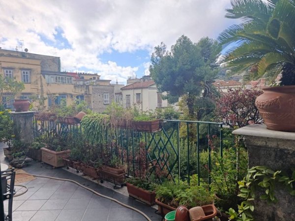 appartamento in vendita a Napoli in zona San Lorenzo