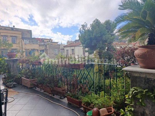 appartamento in vendita a Napoli in zona San Lorenzo