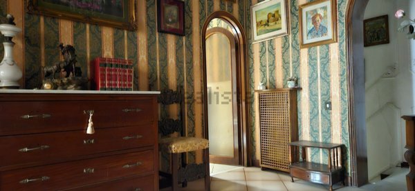 appartamento in vendita a Napoli in zona Chiaia