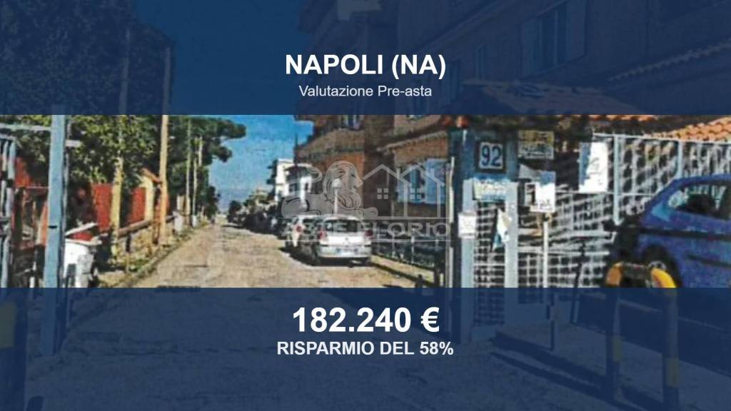 locale commerciale in vendita a Napoli in zona Guantai