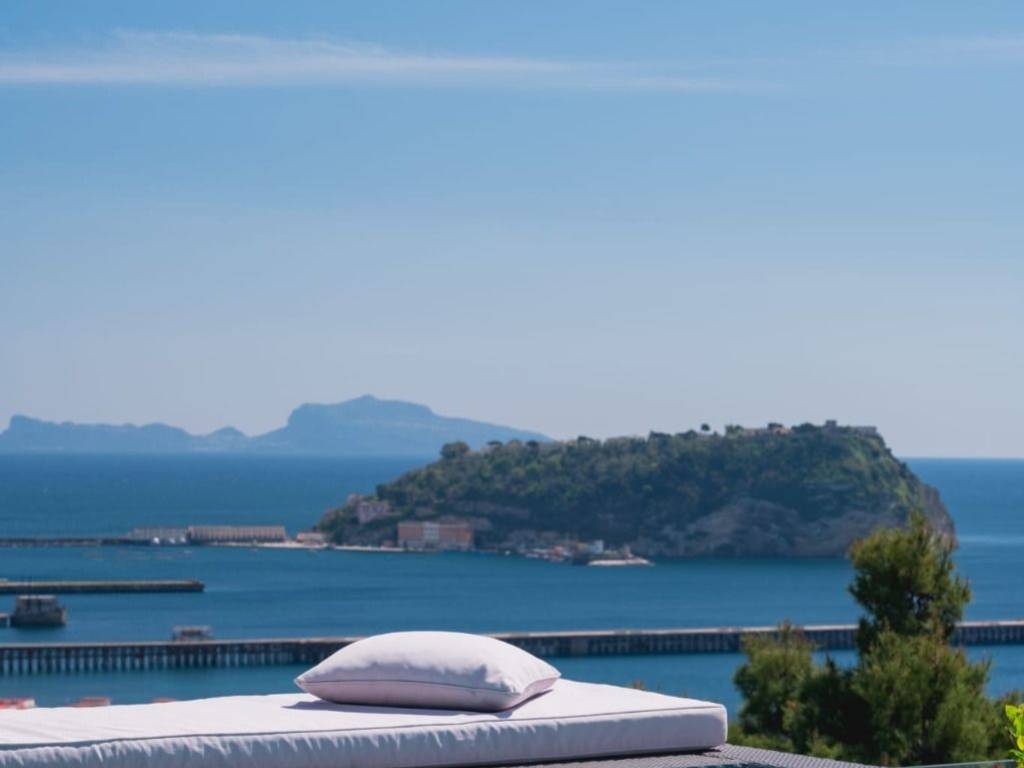 appartamento in vendita a Napoli in zona Bagnoli