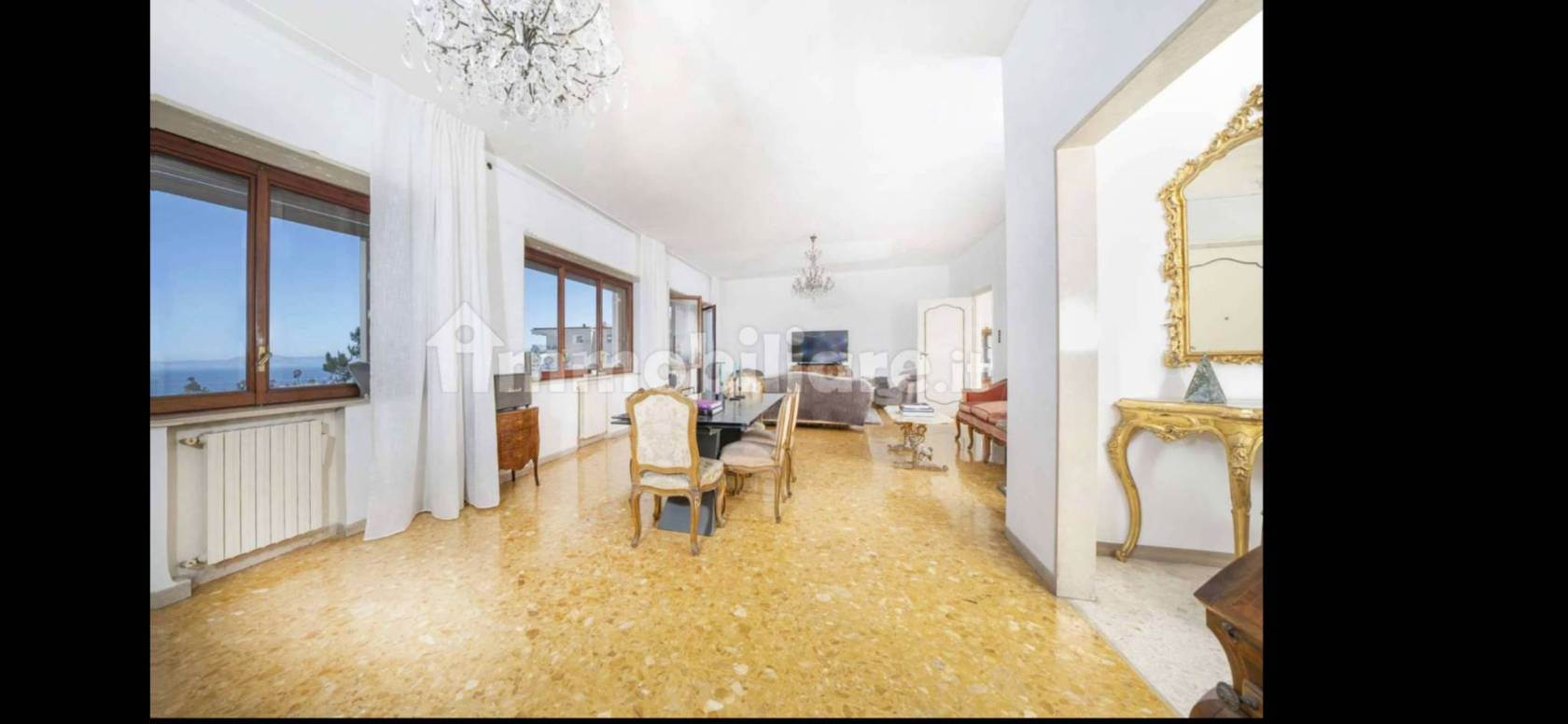 appartamento in vendita a Napoli in zona Posillipo
