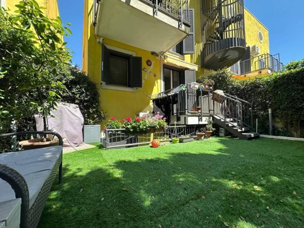 casa indipendente in vendita a Napoli in zona Bagnoli