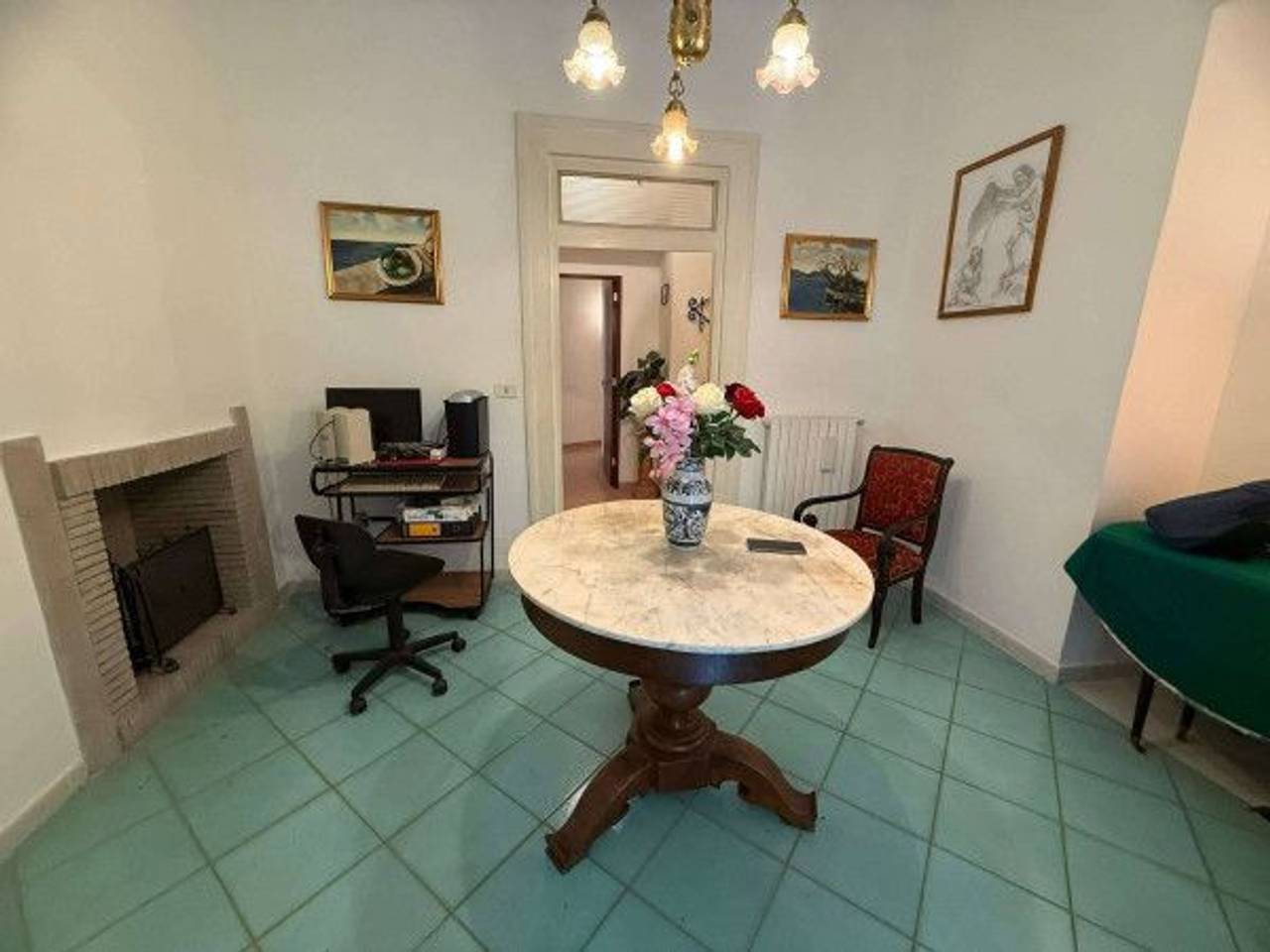 appartamento in vendita a Napoli in zona Chiaia