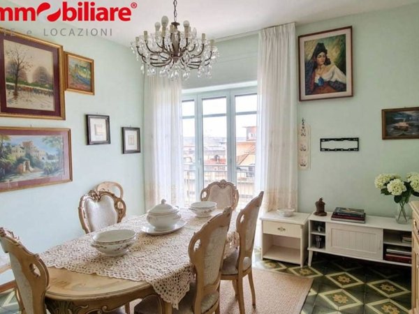 appartamento in vendita a Napoli in zona San Carlo all'Arena