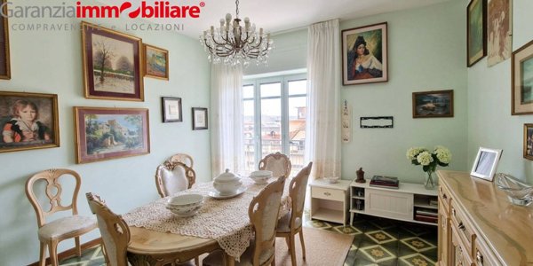 appartamento in vendita a Napoli in zona San Carlo all'Arena