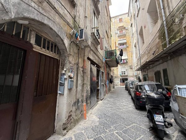 appartamento in vendita a Napoli in zona Pendino / San Giuseppe