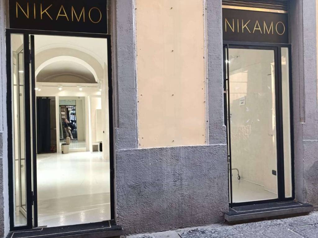 negozio in vendita a Napoli in zona Chiaia
