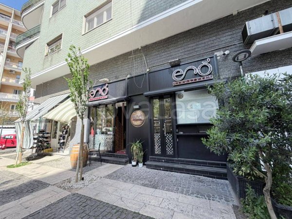 negozio in vendita a Napoli in zona Arenella