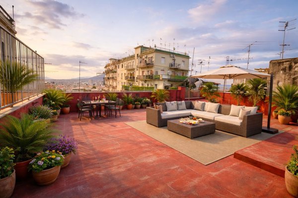 appartamento in vendita a Napoli in zona San Carlo all'Arena