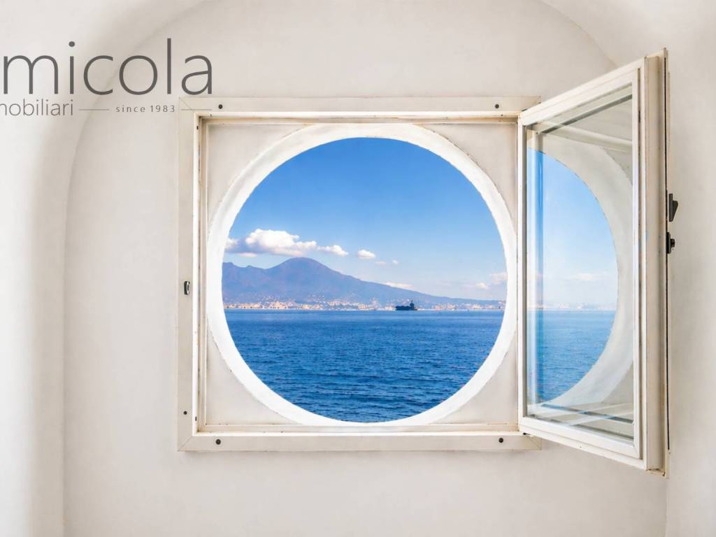 appartamento in vendita a Napoli in zona Posillipo
