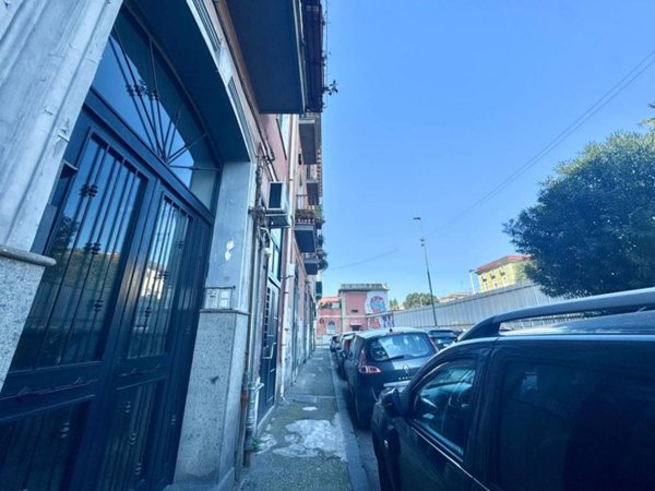 locale commerciale in vendita a Napoli in zona Bagnoli