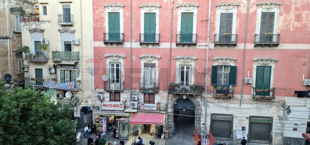 appartamento in vendita a Napoli in zona Stella