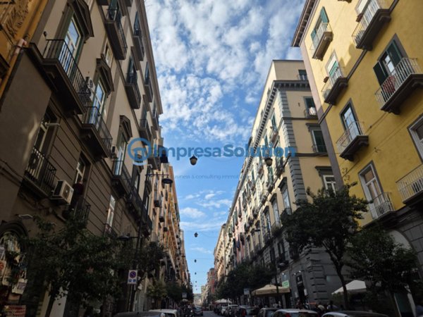negozio in vendita a Napoli in zona Pendino / San Giuseppe