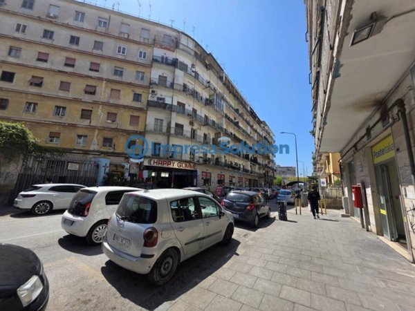 locale commerciale in vendita a Napoli in zona Fuorigrotta