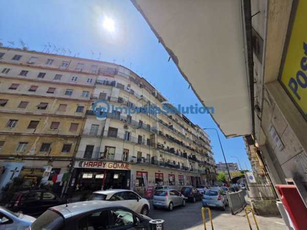 negozio in vendita a Napoli in zona Fuorigrotta