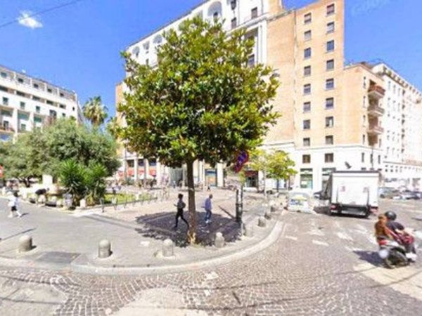negozio in vendita a Napoli in zona Stella