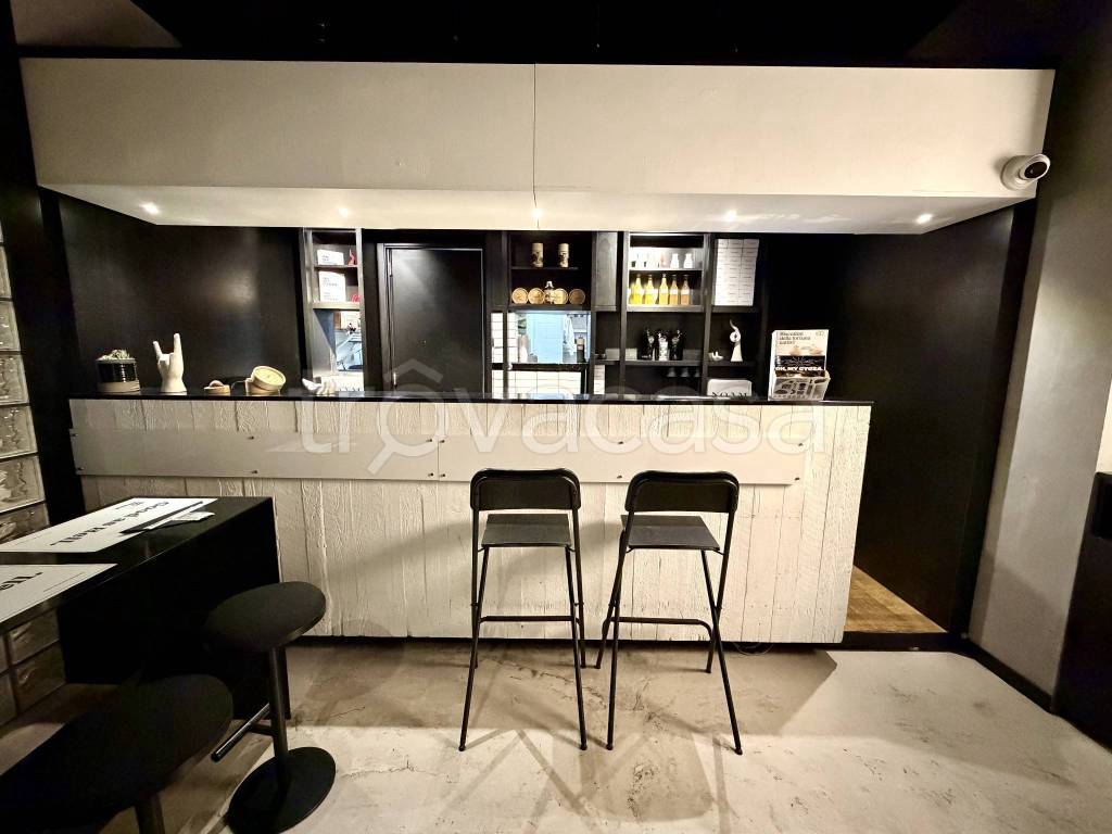 negozio in vendita a Napoli in zona Vomero